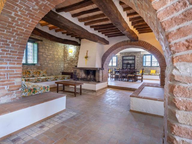 Esclusiva tenuta agricola a Corciano 850m² Mantignana