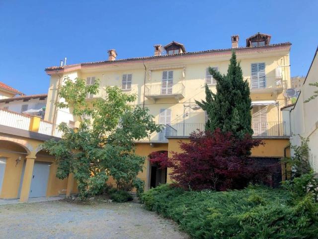 Prestigiosa villa di 1000 mq in vendita, Via Massimo d'Azeglio, 12, Canelli, Piemonte