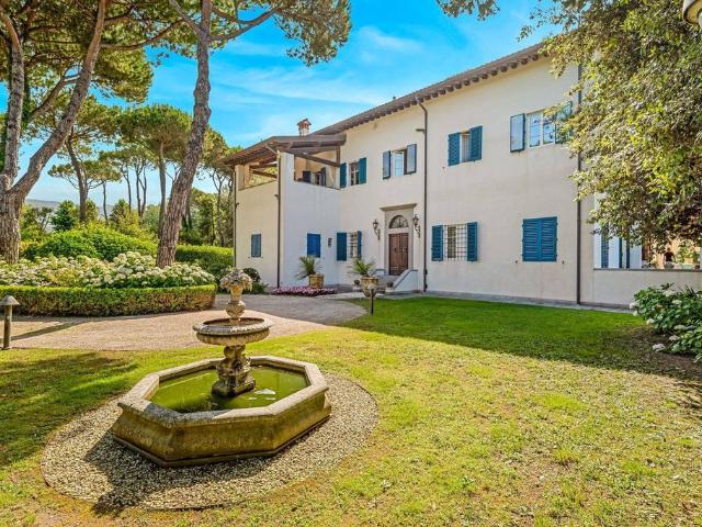 Esclusiva villa di 1100 mq in vendita Via Lungomare di Levante, Massa, Massa Carrara, Toscana