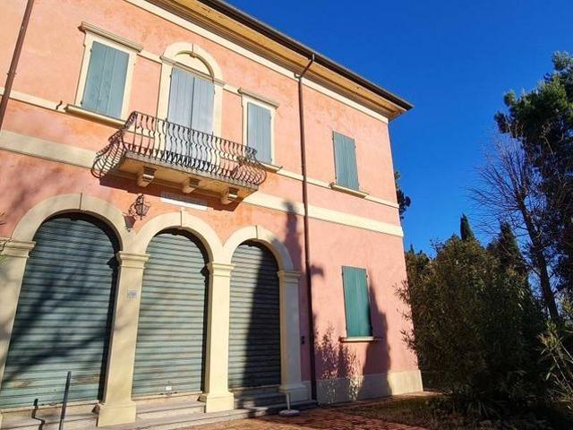 Prestigiosa villa di 250 mq in vendita, Cesena, Italia