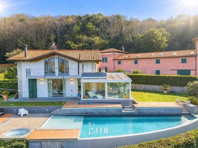 Esclusiva villa di 280 mq in vendita Via Porto Valtravaglia, 1, Brezzo di Bedero, Lombardia