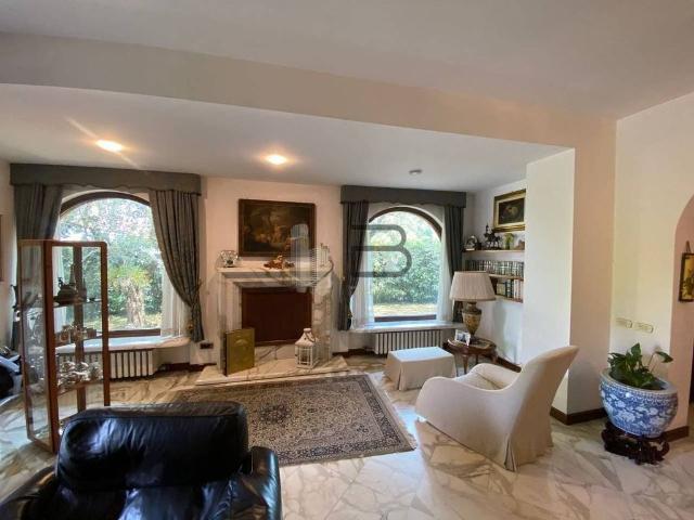 Esclusiva villa di 368 mq in vendita Via Luigi Cadorna, Carrara, Toscana