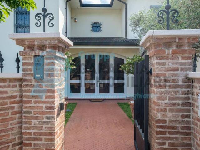 Esclusiva villa di 370 mq in vendita Via Zanetta, 13, Gonzaga, Lombardia