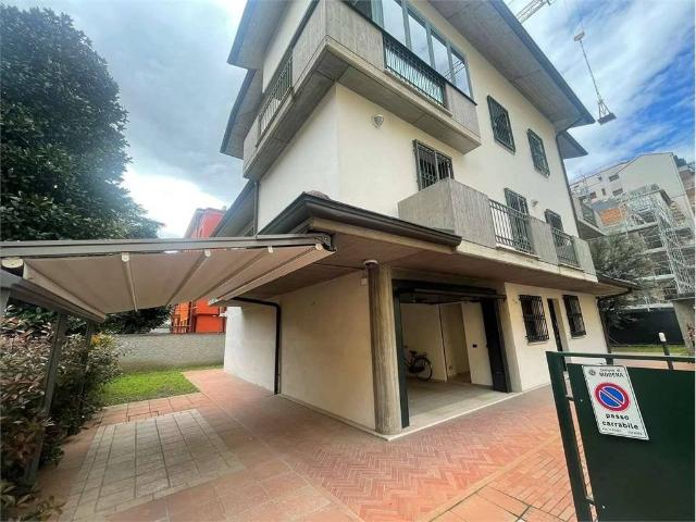 Villa in vendita viale Medaglie D'oro, 41, Modena, Emilia Romagna