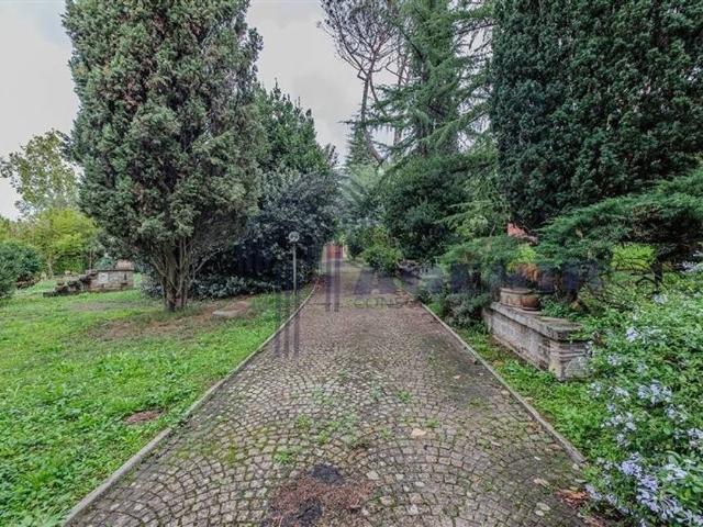 Esclusiva villa di 597 mq in vendita Via Enrico Giachino, Roma, Lazio