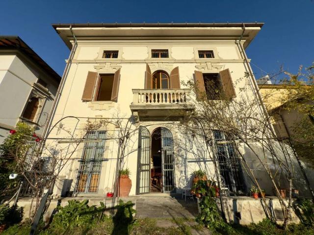Esclusiva villa di 700 mq in vendita Via Antonio Gramsci, 59, Prato, Toscana