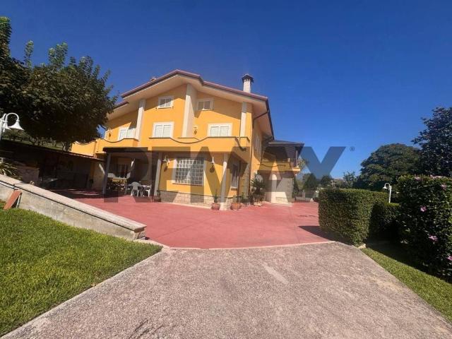 Esclusiva villa di 726 mq in vendita Cassino, Lazio