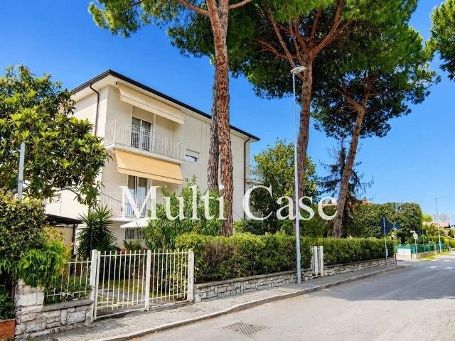 Esclusiva villa in vendita Via Carducci, 43, Camaiore, Toscana