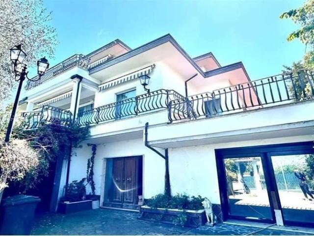 Esclusiva villa in vendita Via Circonvallazione, 30, Sassocorvaro, Pesaro e Urbino, Marche