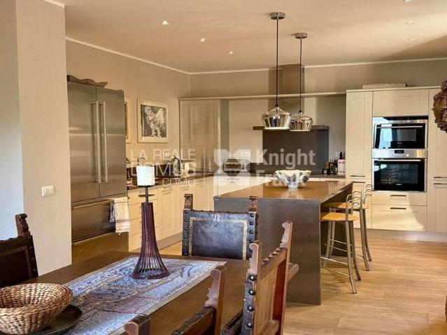 Prestigiosa villa di 318 mq in vendita Via Milano, 8, Dizzasco, Lombardia