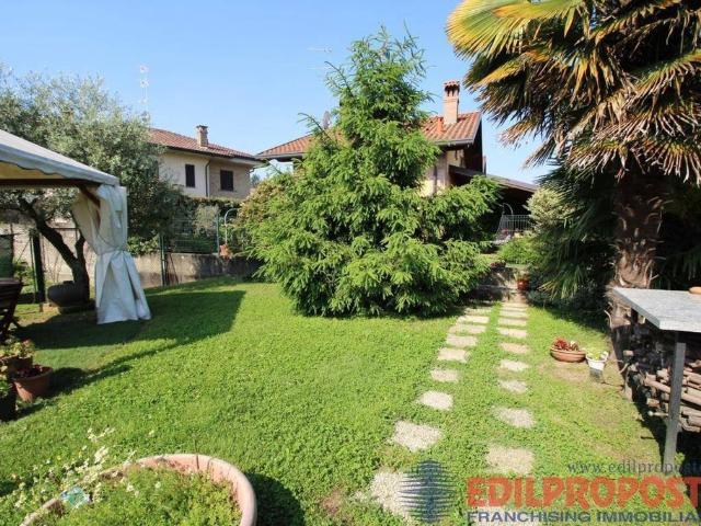 Esclusiva villa in vendita Via San Lorenzo, Lazzate, Monza e Brianza, Lombardia