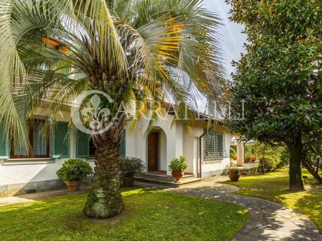 Esclusiva Villa Indipendente con Giardino Privato 215m² Forte dei Marmi