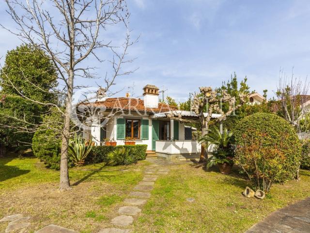 Esclusiva Villa Indipendente con Giardino Privato 215m² Forte dei Marmi