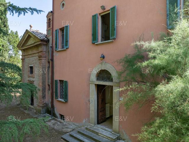 Esclusiva Villa storica del XVIII secolo con cappella e parc. 1500m² Perugia