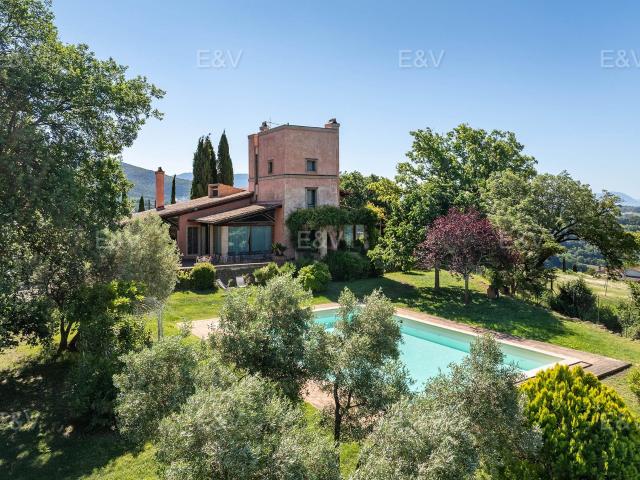 Esclusiva villa panoramica con vista aperta sulle colline tr. 675m² Calvi dell'Umbria