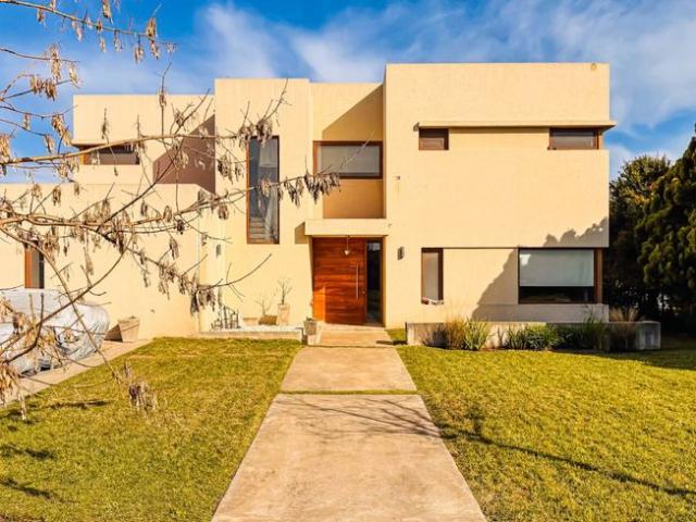 Escobar, Provincia de Buenos Aires