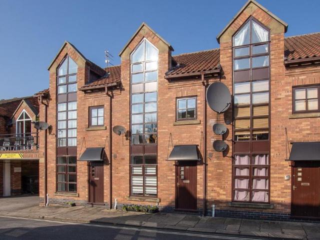 Escrick Street, York YO10, 2 bed flat to rent, £1,200 pcm | PrimeLocation