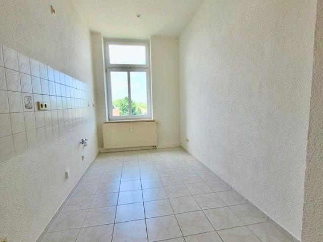 ESDI + Wunderschöne und sanierte Wohnung mit Garten, Dusche und Badewanne !
