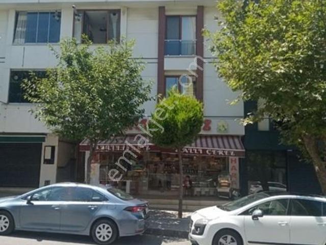 Esem Emlaktan Halkalı Kavaklıda Cadde Üzeri Ara Kat İskanlı