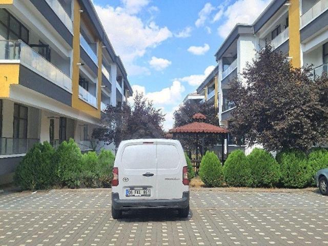 ESENBOĞA MAHALLESİNDE ANA BULVARA PARALELDE EŞYALI 2+1 SATILIK DAİRE