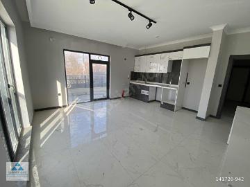 ESENBOĞA MAHALLESİNDE YOLA YAKIN LÜX YAPILI SATILIK DAİRE