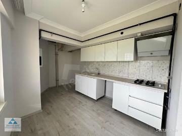 ESENBOĞA MAHALLESİNDE YOLA YALIN BAĞIMSIZ MUTFAKLI SATILIK DAİRE