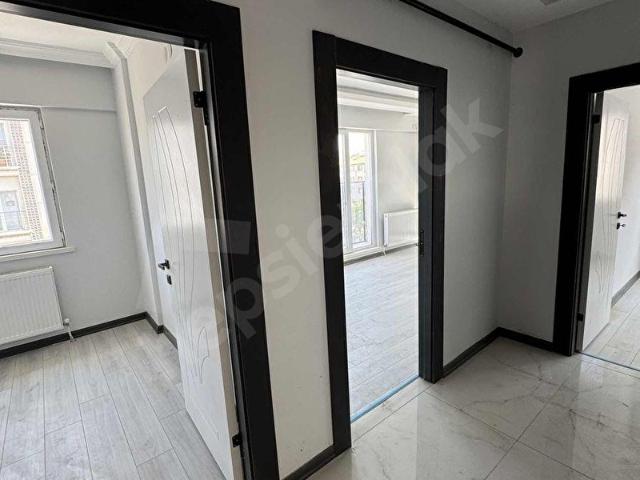 ESENBOĞA'DA CADDE'DE KİRALIK 2+1 DAİRE