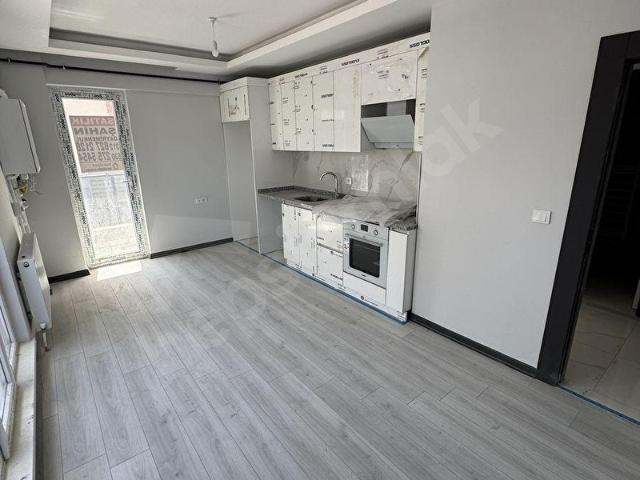 ESENBOĞADA SATILIK ANA CADDE ÜZERİNDE 2+1 DAİRE KOMBİLİ ASANSÖRLÜ