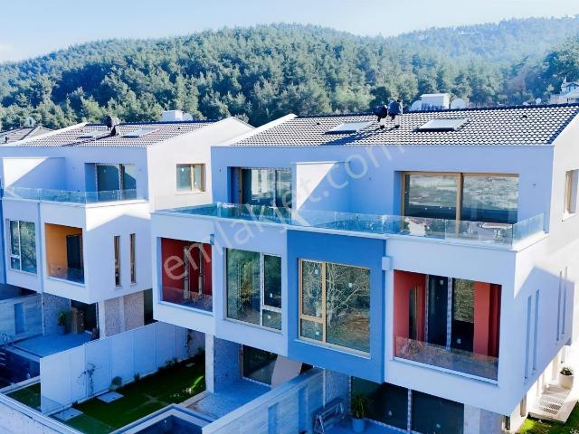 Esen'den Çalı Gümüşlükte Manzaralı & Müstakil Havuzlu Villa