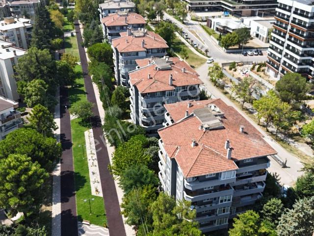 Esen'den Beykent Sitesinde Arakat & Bakımlı Satılık Daire