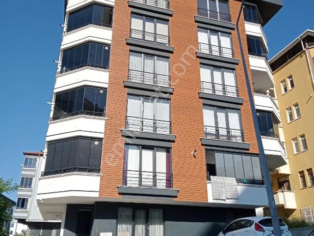 Esenevlerde Mutfak Ayrı, Ebeveyn Banyolu, Acil Satılık 2+1 Daire
