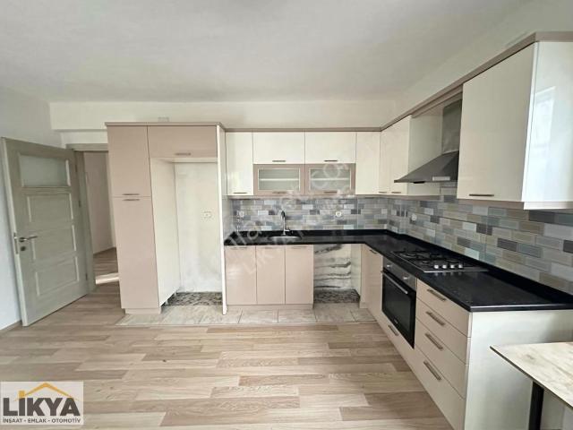 Esenköy Karamersin Bölgesinde 140 M2 2+2 Geniş Balkon Bahçe Katı