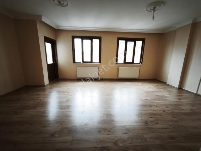 Esenler Tabya Caddeye Yakın 3+1 150 M2 Kiralık Temiz Daire