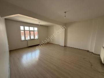 Esenlerde 130 M2 2+1 Kiralık Cadde Yanında Daire