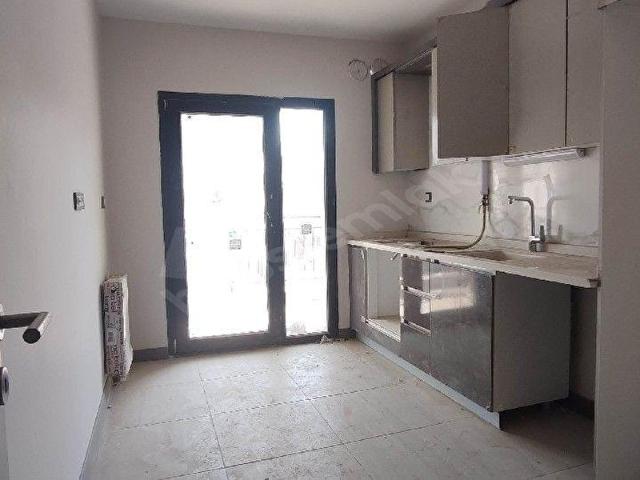 ESENLİK MELEK SOKAKTA 2+1 GÜNEY CEPHE ARA KAT KİRALIK DAİRE