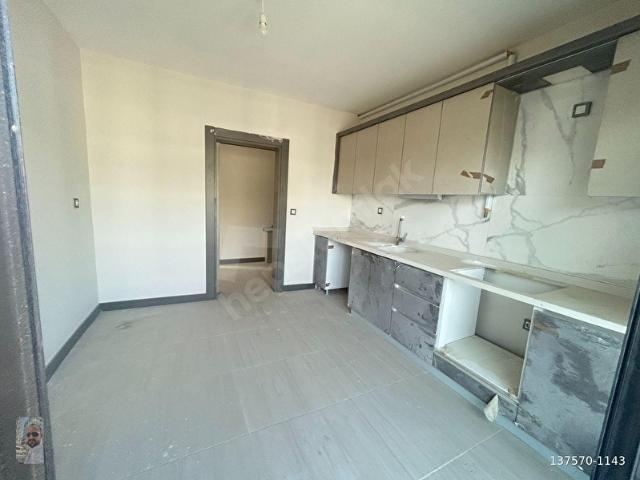 ESENLİKTE MELEK SOKAKTA 3+1 ÖN CEPHE KİRALIK DAİRE