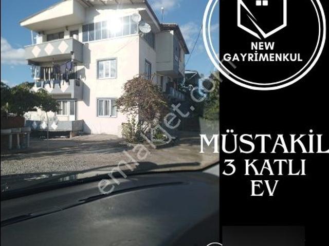 Esentepe Villalar Bölgesinde 3katlı Bahçeli Müstakil Ev