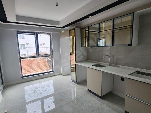 ESENTEPE YEŞİLMEYDAN CADDESİNDE LÜKS 3+1 GENİŞ DAİRE D403
