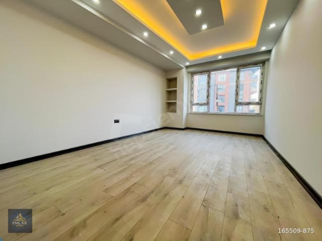 ESENTEPE MAH. CADDE ÜZERİNDE, ÖZEL GARAJLI SATILIK 3+1 DAİRE