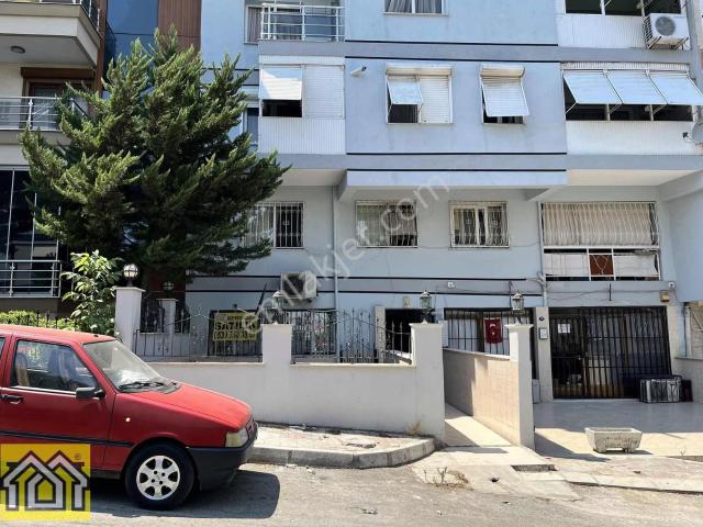 Esentepe Mah.geniş 4+1 Giriş Katı Olup Arakat Daire