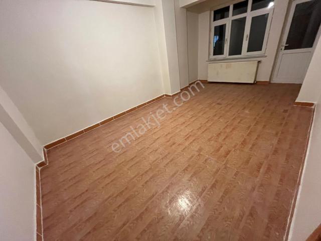 Esentepe Mahallesi’nde Kiralık 2+1 Çift Balkonlu Daire