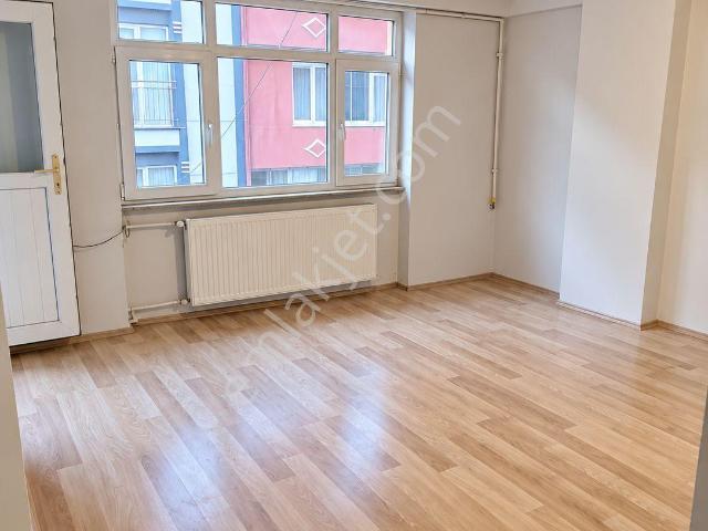 Esentepe Mahallesi'nde Kiralık 2+1 Daire