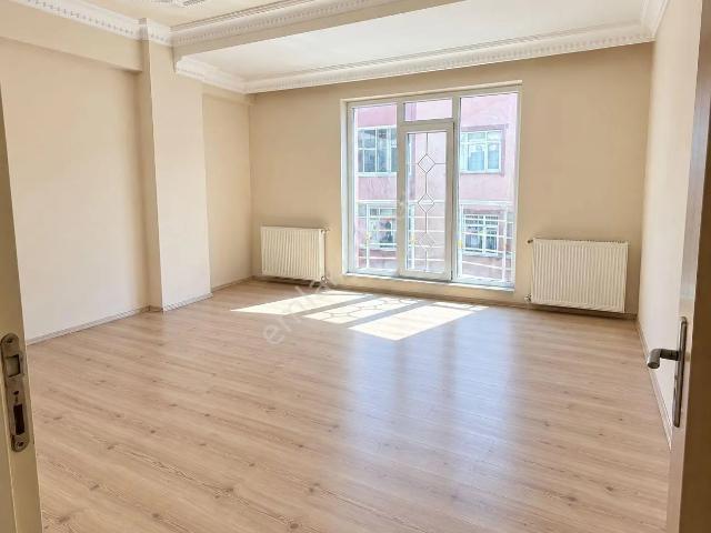 Esentepe Mahallesi'nde Kiralık 3+1 Geniş Daire