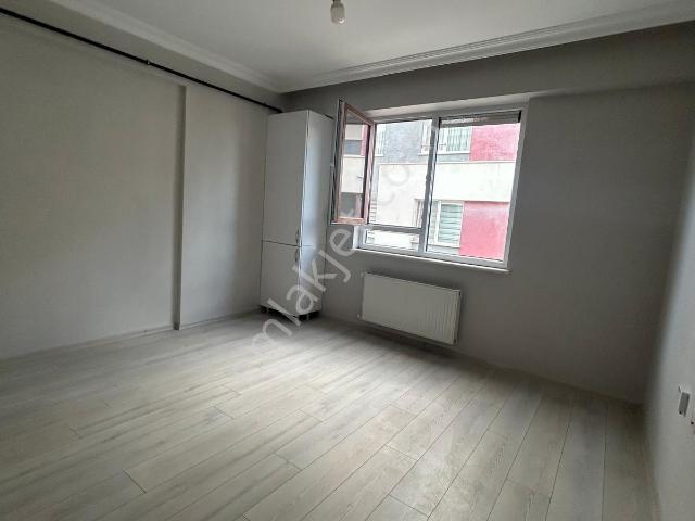 Esentepe Mh. Abonelikleri Açık Asansörlü 1+1 Kiralık Daire
