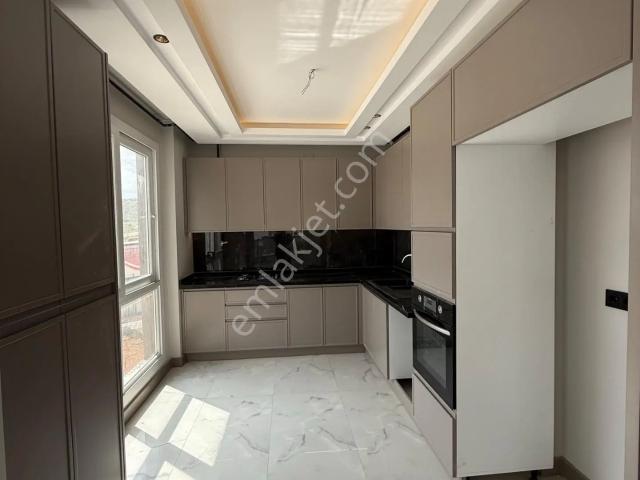 Esentepe Mh Havuzlu Güvenlikli Site İçerisinde 4+1 Satılık Lüks Daire