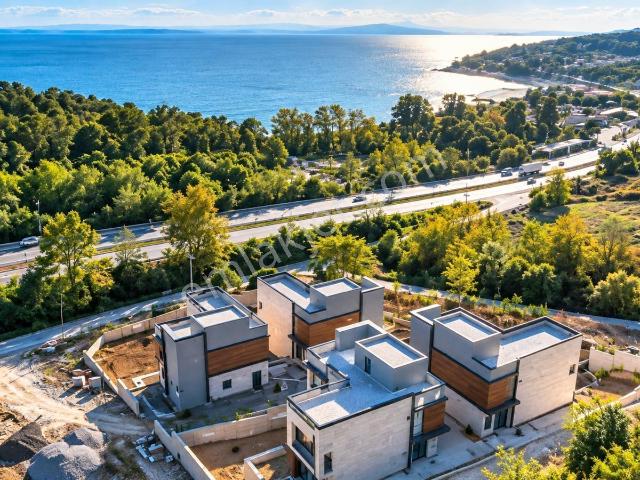 Esentepe'de Müstakil Göl Manzaralı Havuzlu Satılık Villa!
