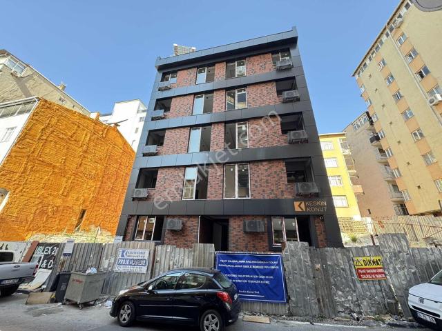 Esentepe'de Metroya Yakın Sıfır Binada Satılık 3+1 Dubleks Daire