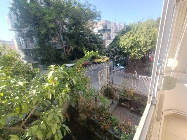 Esenyalı Mah.de Tadilatlı Doğalgazlı Kiralık 3+1 Ara Kat Daire