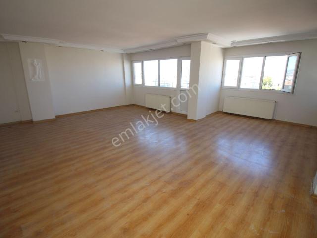 Esenyalıda 4+1 140 M2 D.gazlı Deniz Manzaralı Kiralık Daire
