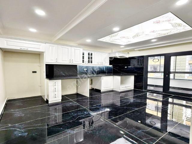 Esenyurt Üçevler Mahallesi 3+1 140 M2 Tek Daire Üzeri Satılık Sıfır Lüks Daireler Asansör Balkon